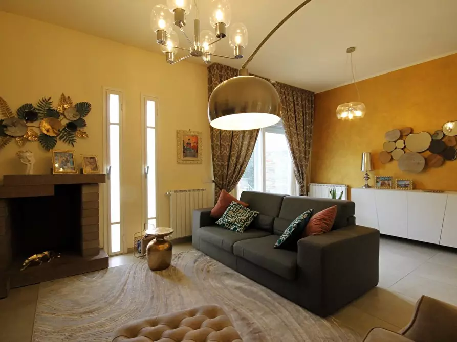 Immagine 12 di Villa in vendita  a Capannori