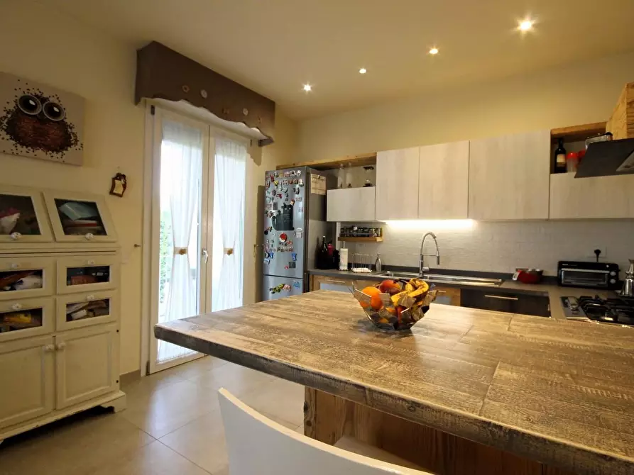 Immagine 19 di Villa in vendita  a Capannori