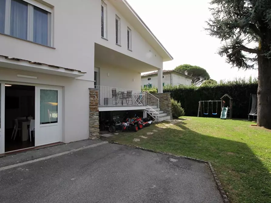Immagine 6 di Villa in vendita  a Capannori