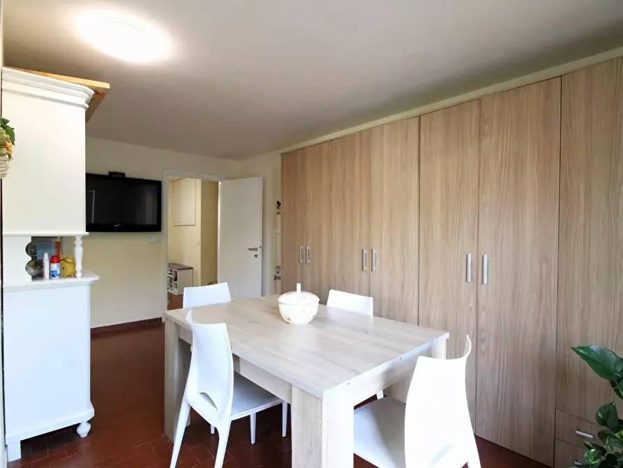 Immagine 33 di Villa in vendita  a Capannori