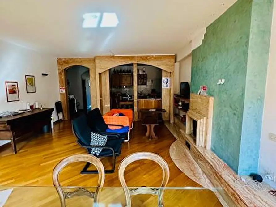 Immagine 3 di Appartamento in vendita  a Siena