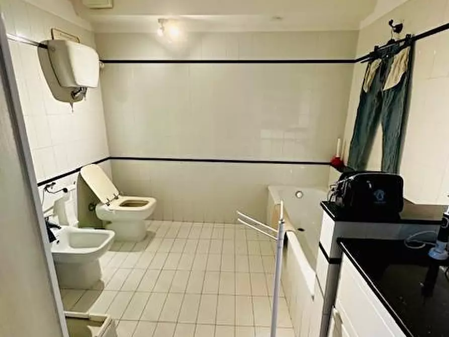 Immagine 12 di Appartamento in vendita  a Siena