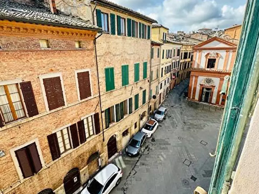 Immagine 13 di Appartamento in vendita  a Siena