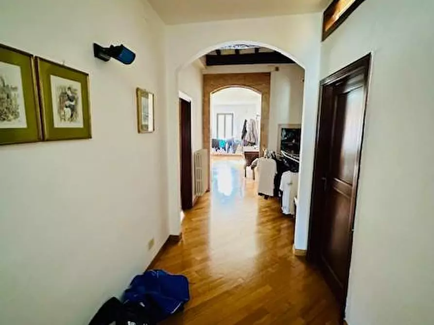 Immagine 15 di Appartamento in vendita  a Siena