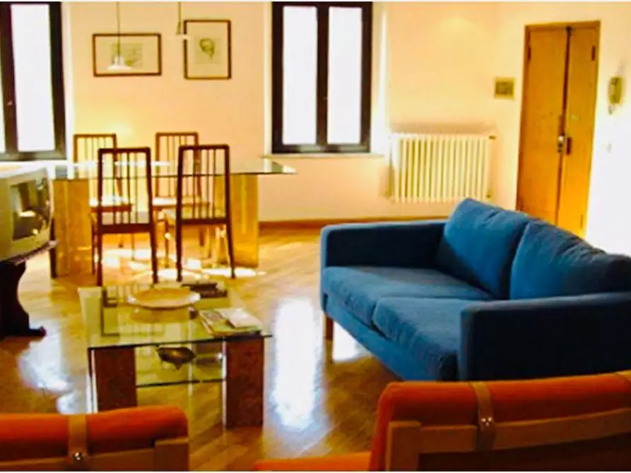 Immagine 5 di Appartamento in vendita  a Siena