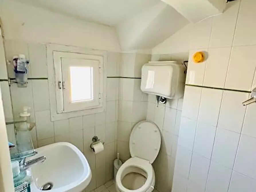 Immagine 11 di Appartamento in vendita  a Siena