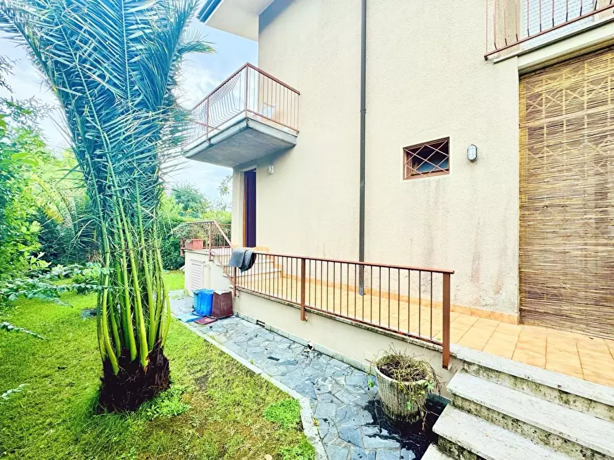 Immagine 28 di Villetta a schiera in vendita  a Pietrasanta