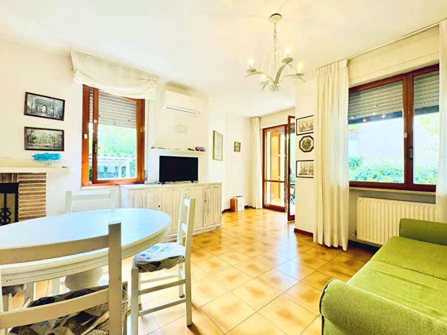 Immagine 51 di Villetta a schiera in vendita  a Pietrasanta