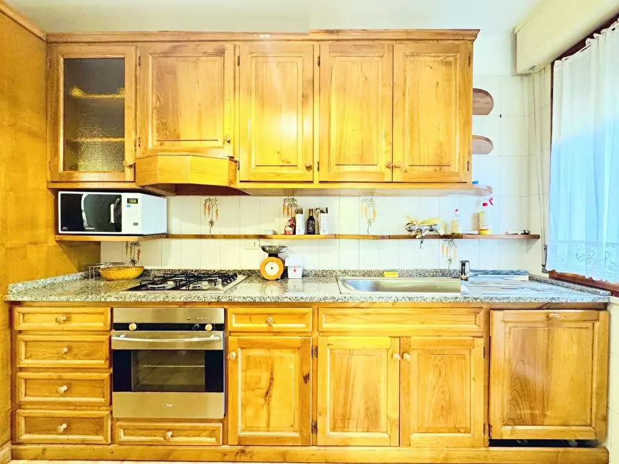 Immagine 38 di Villetta a schiera in vendita  a Pietrasanta