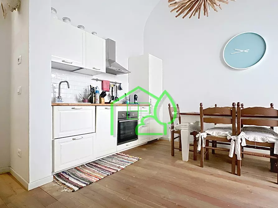 Immagine 9 di Villa in vendita  a Viareggio