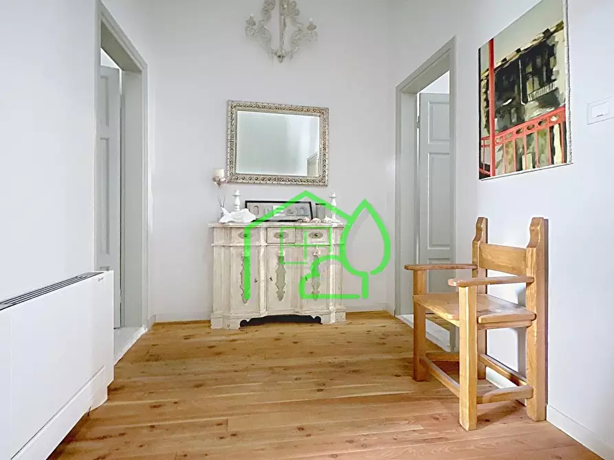 Immagine 19 di Villa in vendita  a Viareggio