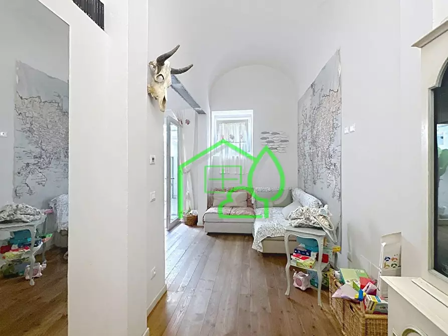 Immagine 10 di Villa in vendita  a Viareggio