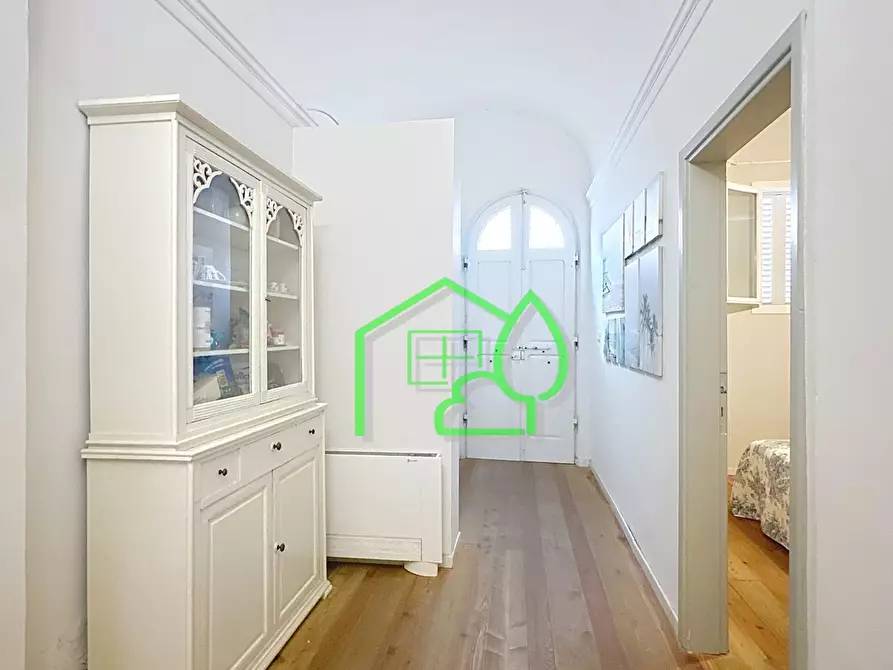 Immagine 11 di Villa in vendita  a Viareggio