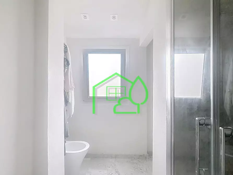 Immagine 21 di Villa in vendita  a Viareggio