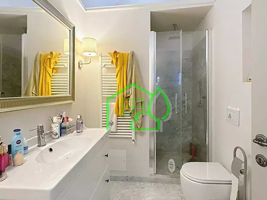 Immagine 18 di Villa in vendita  a Viareggio