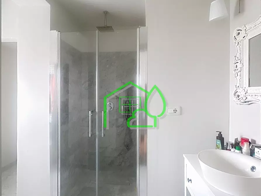 Immagine 22 di Villa in vendita  a Viareggio