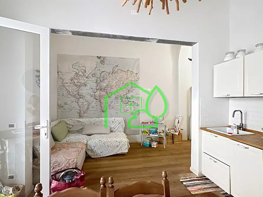 Immagine 1 di Villa in vendita  a Viareggio