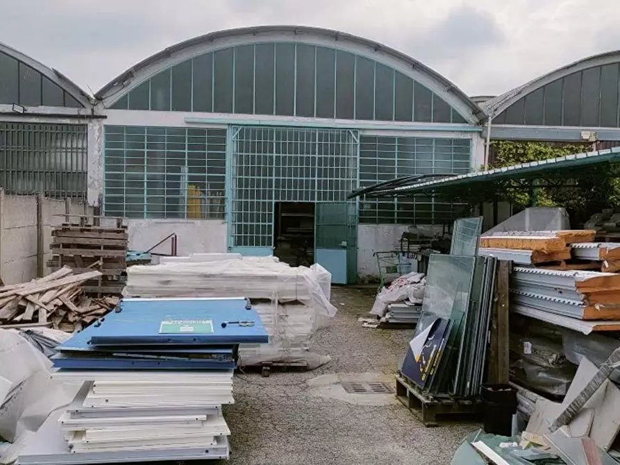 Immagine 1 di Laboratorio in vendita  a Pieve Emanuele