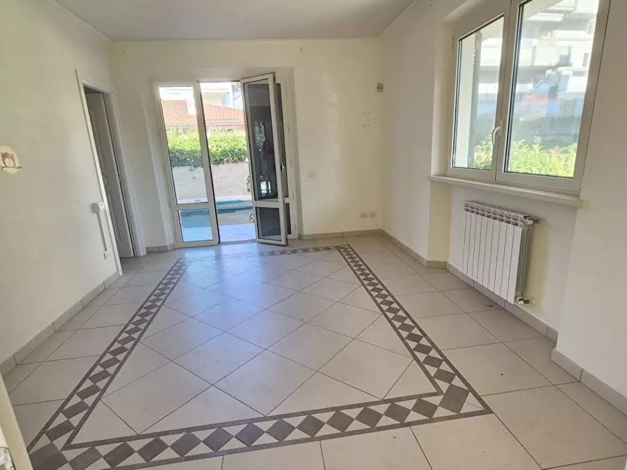 Immagine 145 di Villa in vendita  a Camaiore