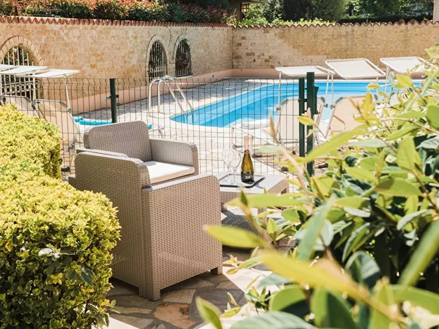 Immagine 2 di Villa in vendita  a Camaiore