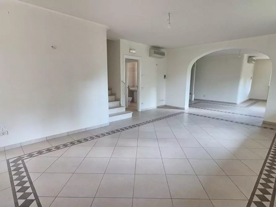 Immagine 19 di Villa in vendita  a Camaiore