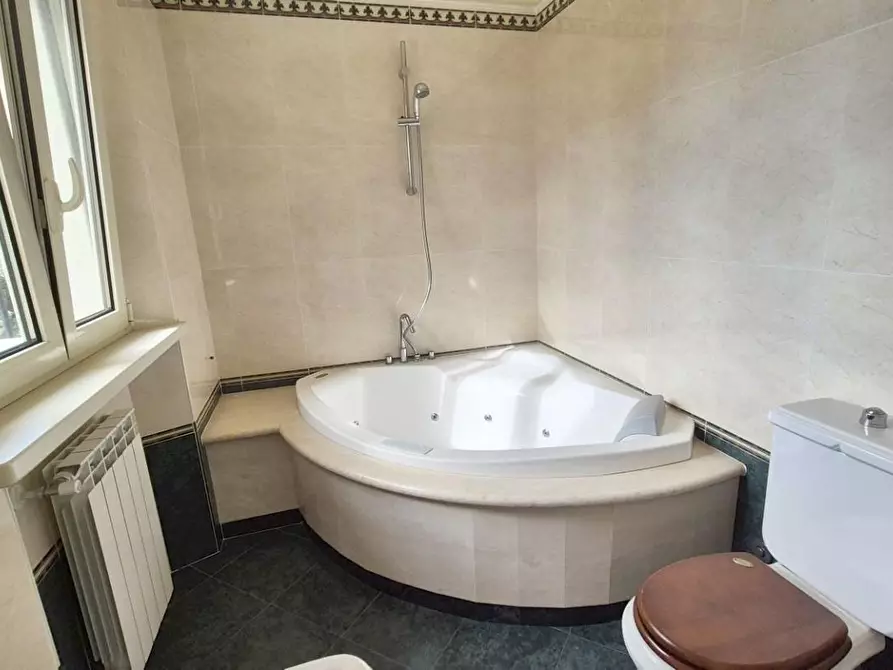 Immagine 57 di Villa in vendita  a Camaiore