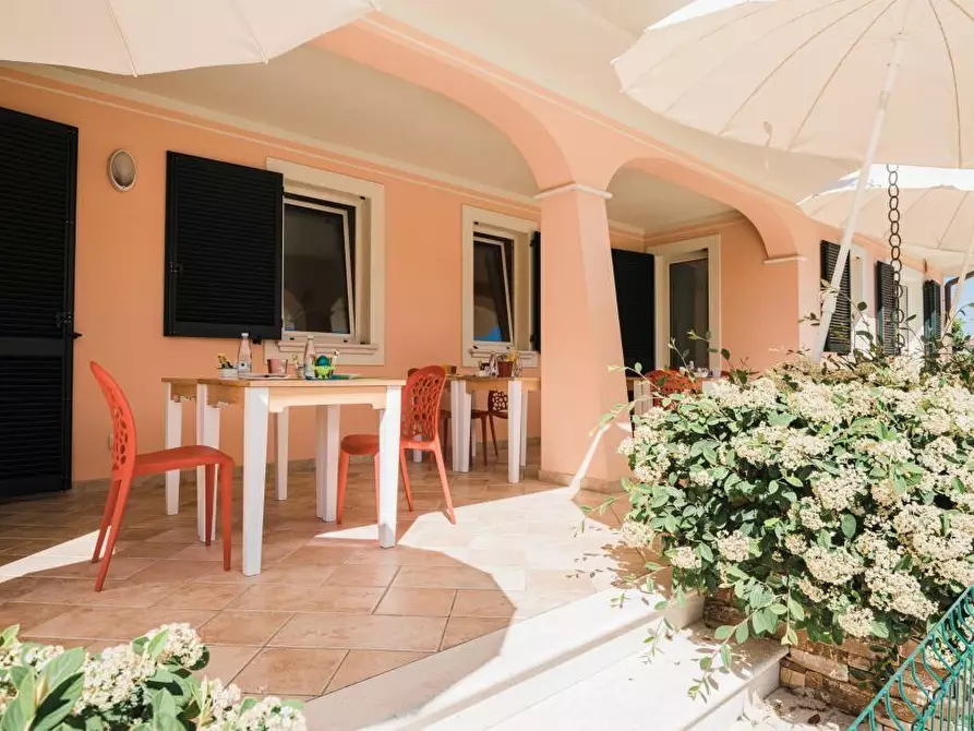 Immagine 13 di Villa in vendita  a Camaiore