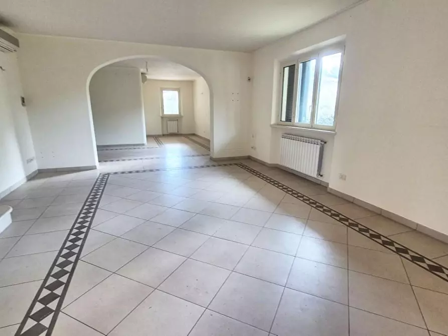 Immagine 17 di Villa in vendita  a Camaiore