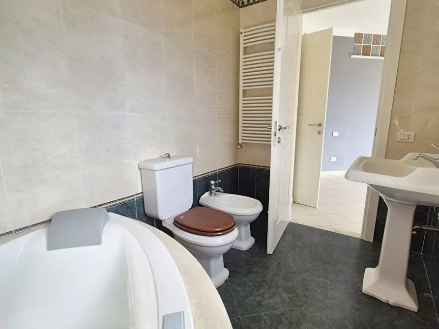 Immagine 58 di Villa in vendita  a Camaiore