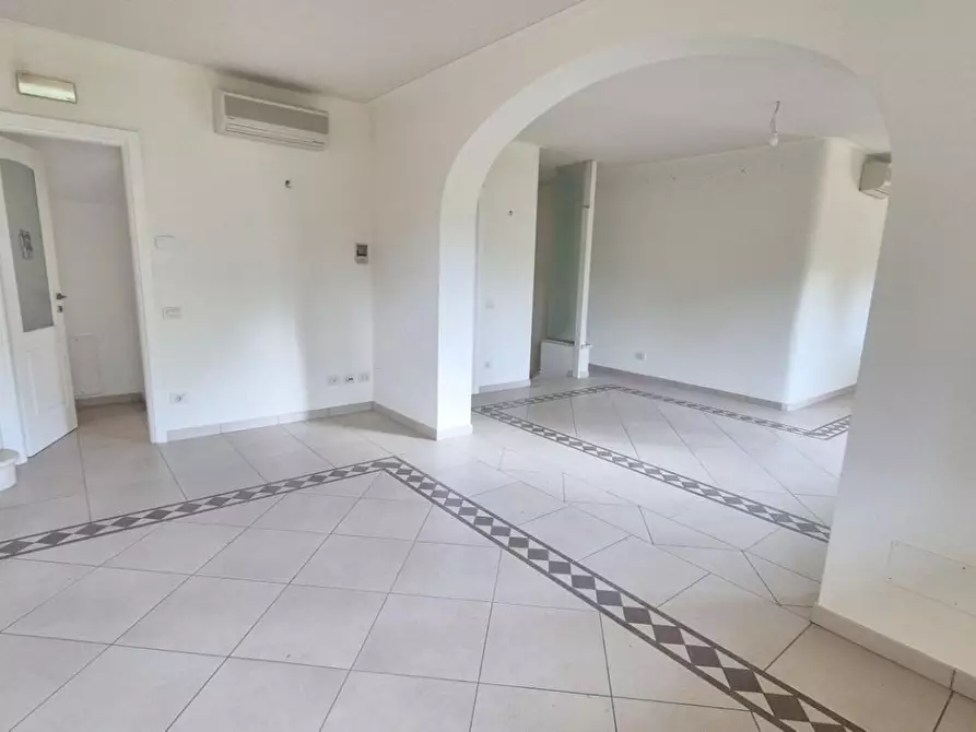 Immagine 21 di Villa in vendita  a Camaiore