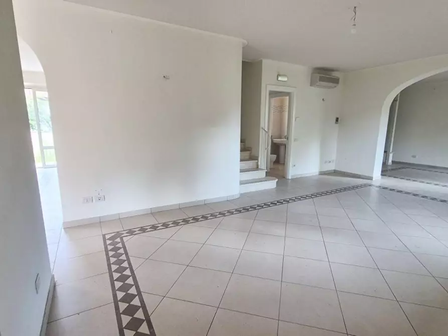 Immagine 18 di Villa in vendita  a Camaiore