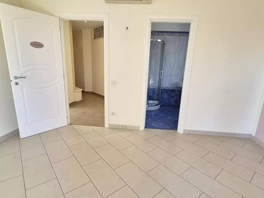 Immagine 91 di Villa in vendita  a Camaiore