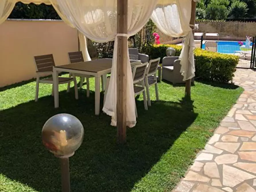 Immagine 9 di Villa in vendita  a Camaiore