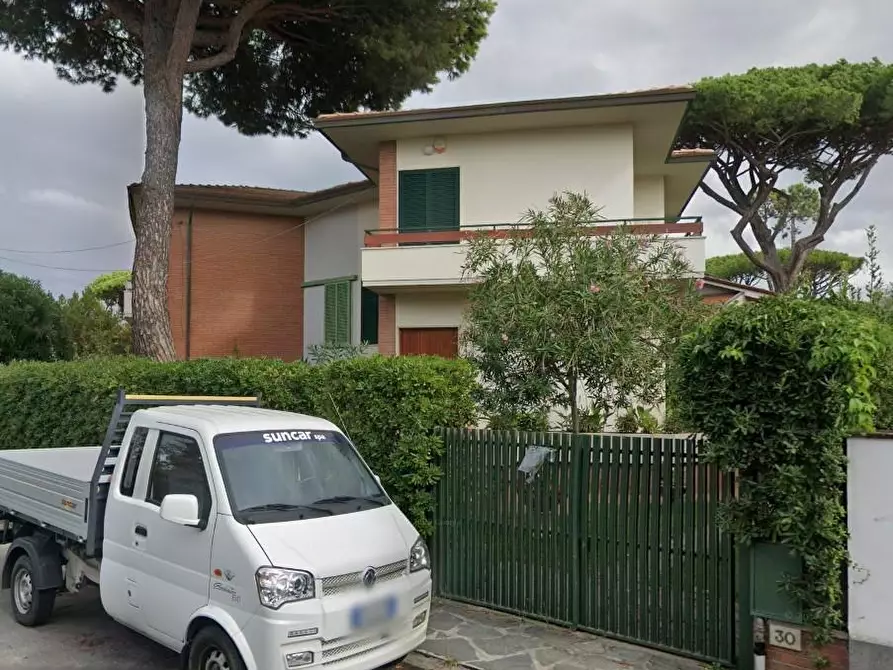 Immagine 1 di Casa bifamiliare in vendita  a Pietrasanta