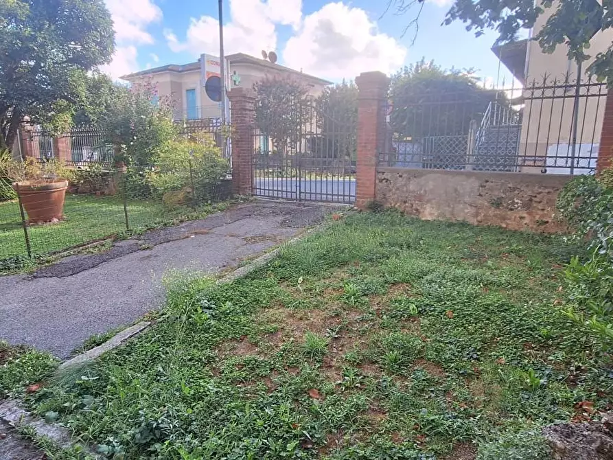 Immagine 9 di Villa in vendita  a Barga