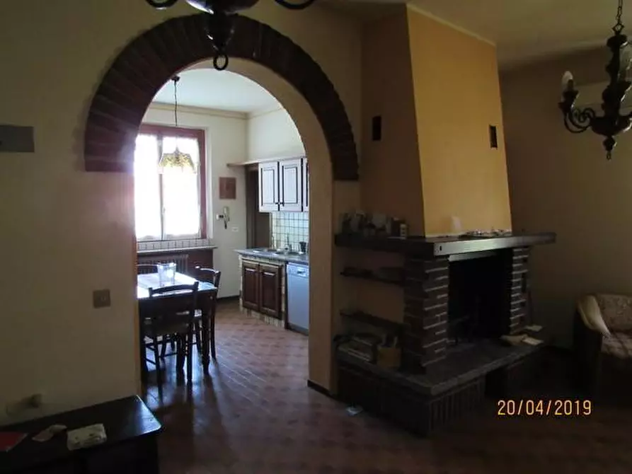 Immagine 11 di Villa in vendita  a Massa E Cozzile