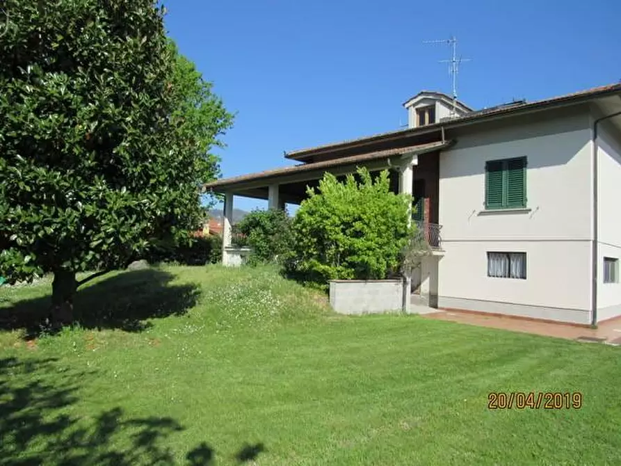Immagine 6 di Villa in vendita  a Massa E Cozzile
