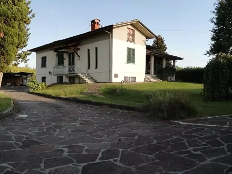 Immagine 4 di Villa in vendita  a Massa E Cozzile