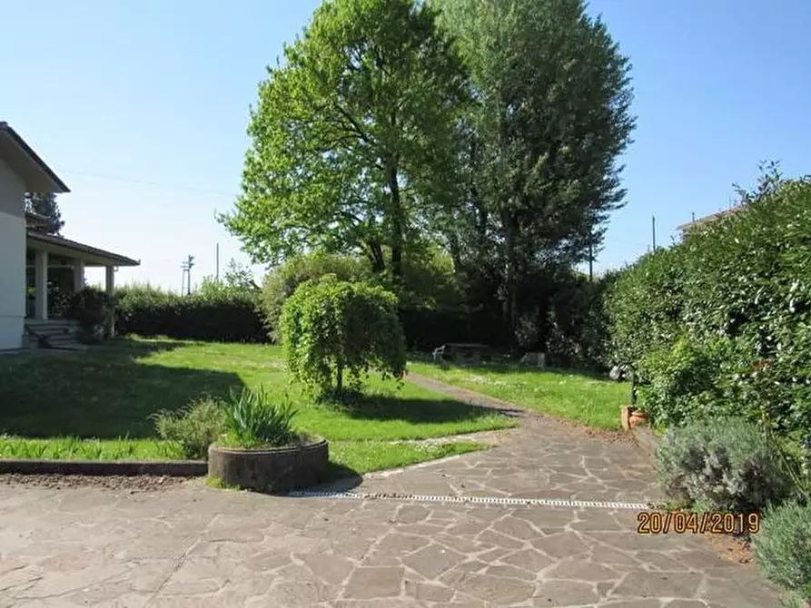 Immagine 7 di Villa in vendita  a Massa E Cozzile