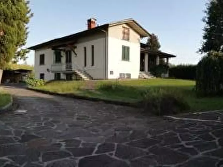 Immagine 5 di Villa in vendita  a Massa E Cozzile