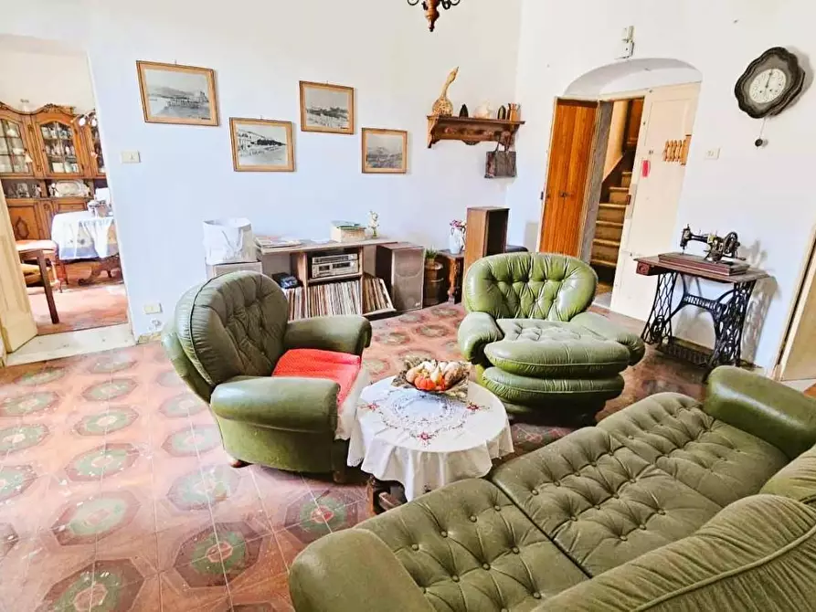 Immagine 2 di Appartamento in vendita  a Massa