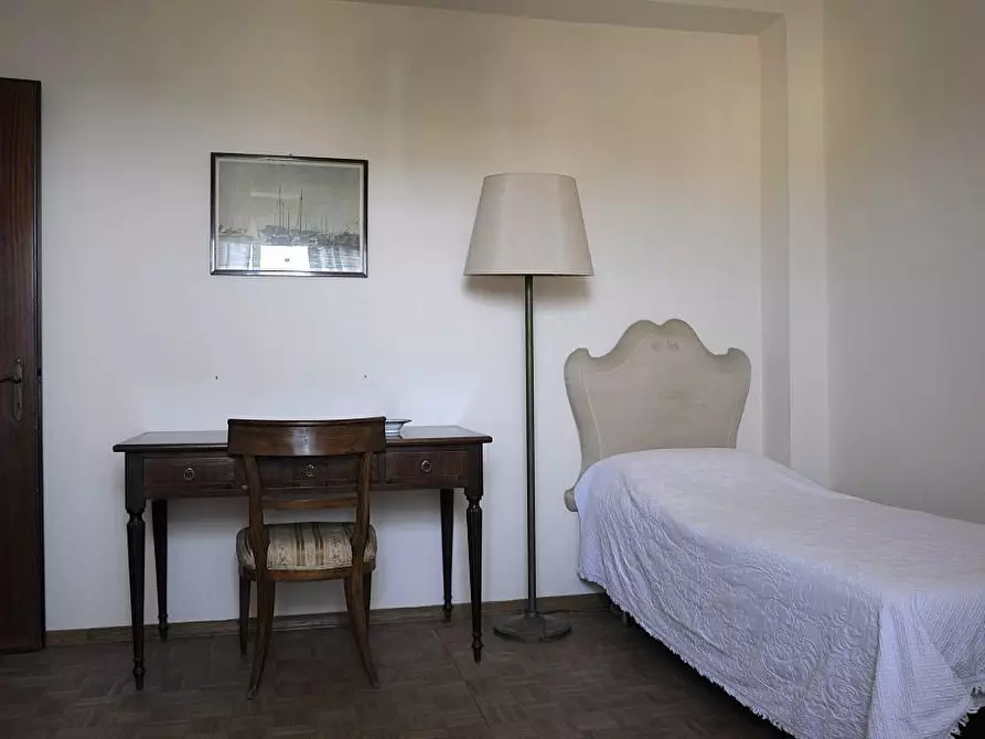 Immagine 30 di Appartamento in vendita  a Siena