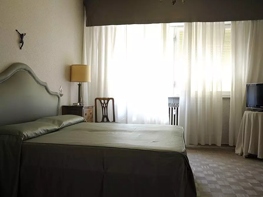 Immagine 35 di Appartamento in vendita  a Siena