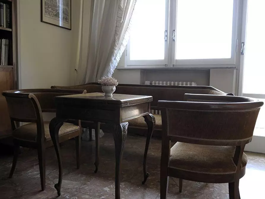 Immagine 11 di Appartamento in vendita  a Siena