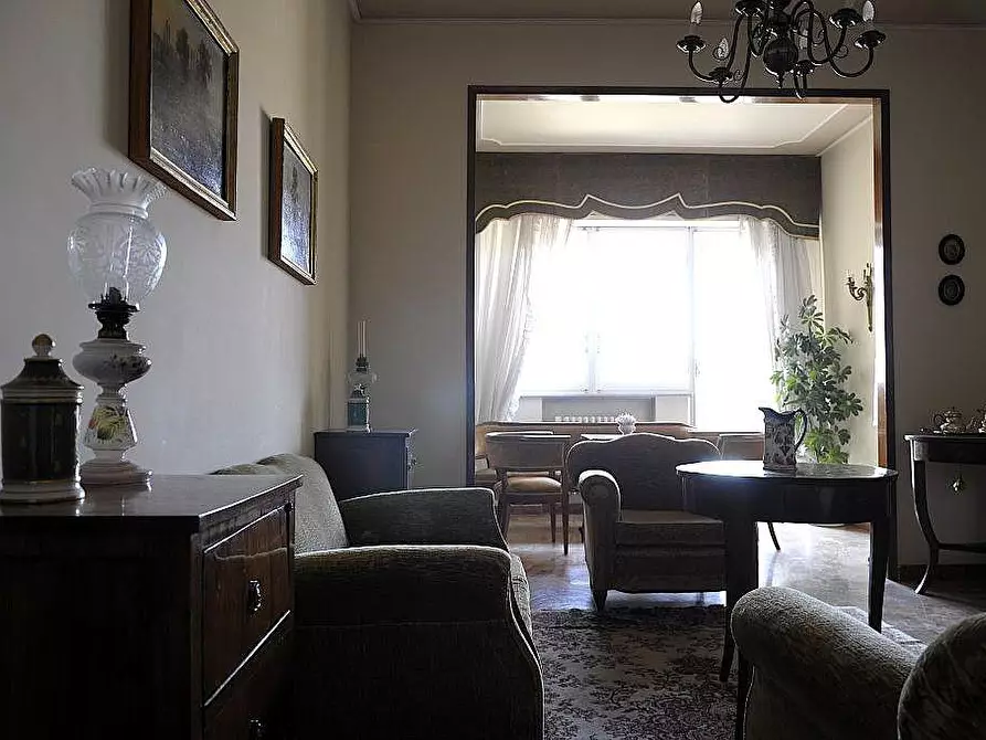 Immagine 5 di Appartamento in vendita  a Siena