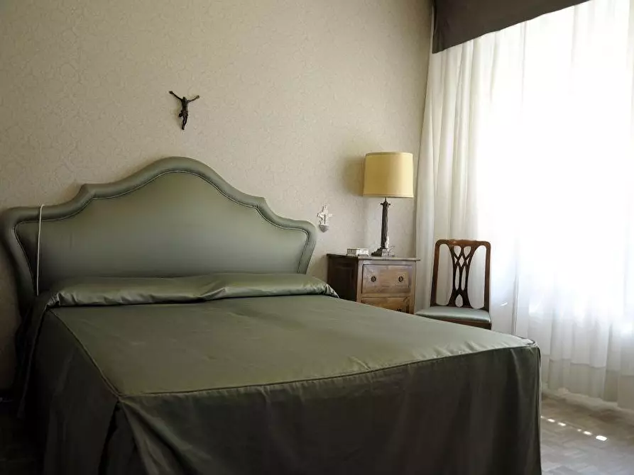 Immagine 36 di Appartamento in vendita  a Siena