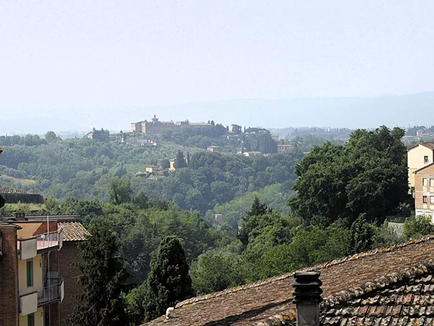 Immagine 9 di Appartamento in vendita  a Siena