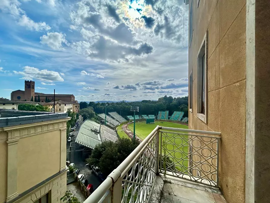 Immagine 4 di Appartamento in vendita  a Siena