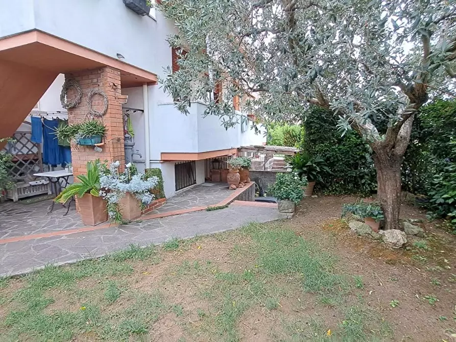 Immagine 17 di Appartamento in vendita  a Rosignano Marittimo