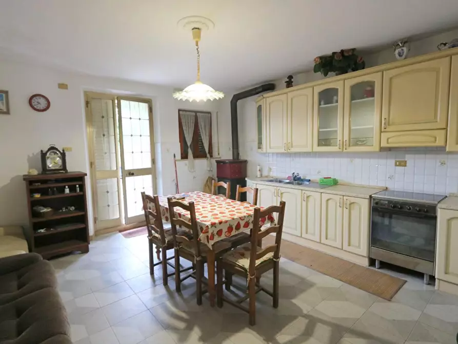 Immagine 1 di Terratetto in vendita  a Cascina